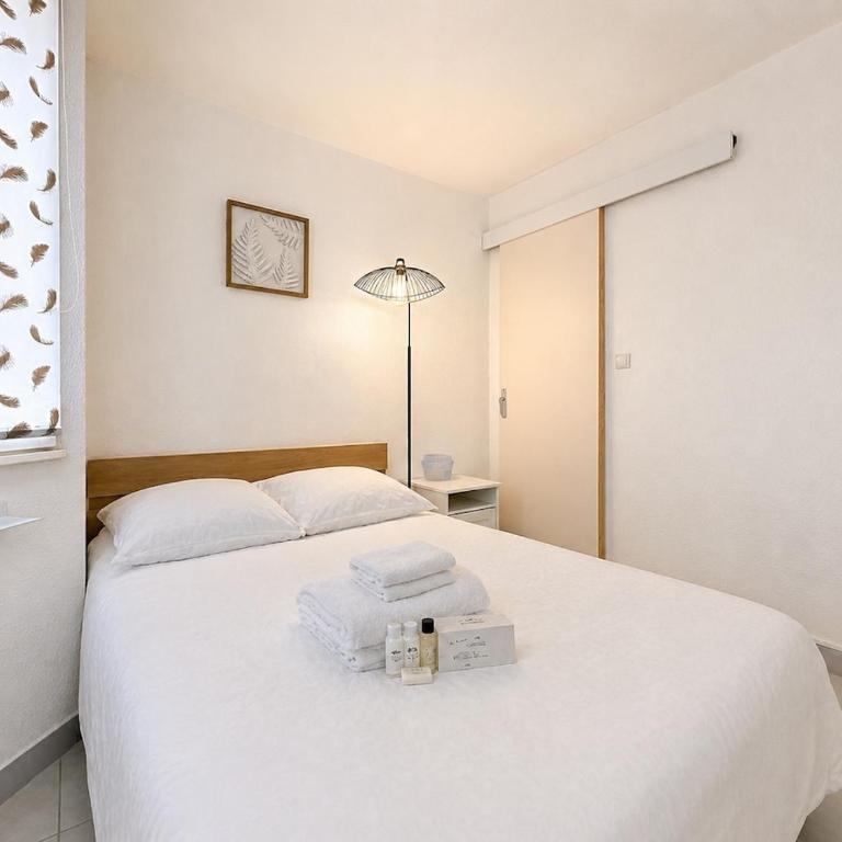L'Azurée 2 Chambres Proche du port Clim - Two-Bedroom Apartment - 6
