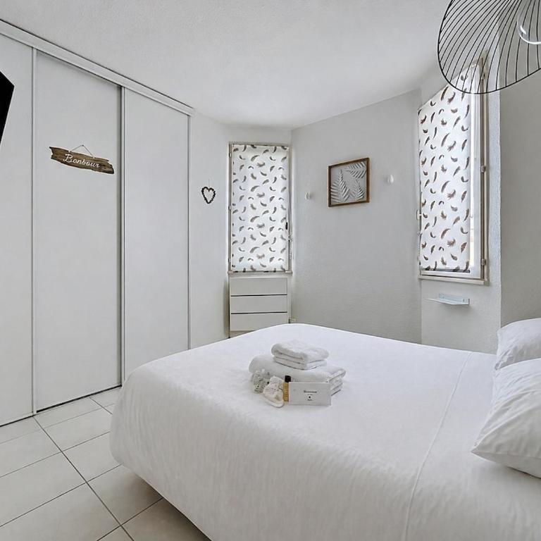 L'Azurée 2 Chambres Proche du port Clim - Two-Bedroom Apartment - 9