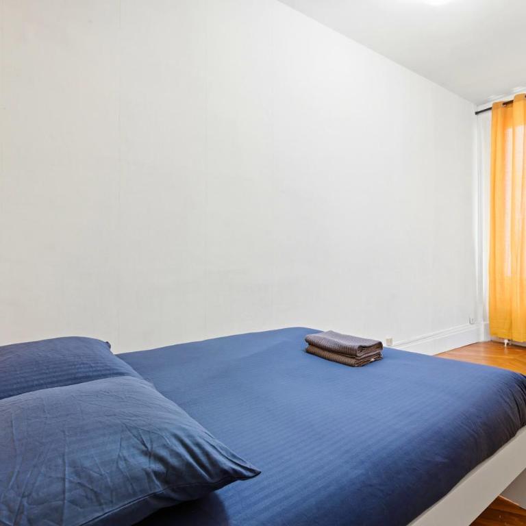 Modern Paris 2BR Apartment-Central Stay with Netflix - Two-Bedroom Apartment - 10
