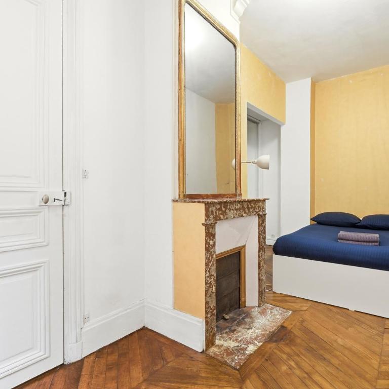 Modern Paris 2BR Apartment-Central Stay with Netflix - Two-Bedroom Apartment - 6