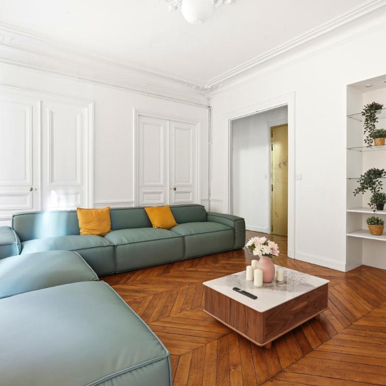 Modern Paris 2BR Apartment-Central Stay with Netflix - Two-Bedroom Apartment - 2