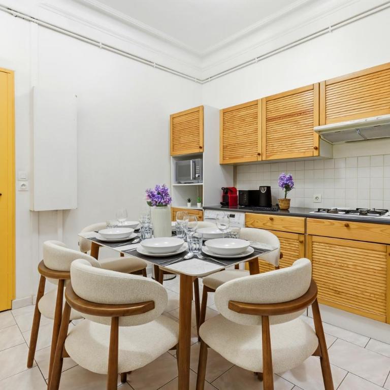 Modern Paris 2BR Apartment-Central Stay with Netflix - Two-Bedroom Apartment - 14