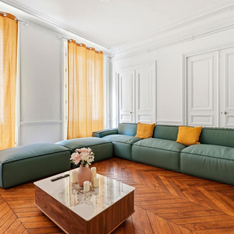 Modern Paris 2BR Apartment-Central Stay with Netflix - Two-Bedroom Apartment - 5
