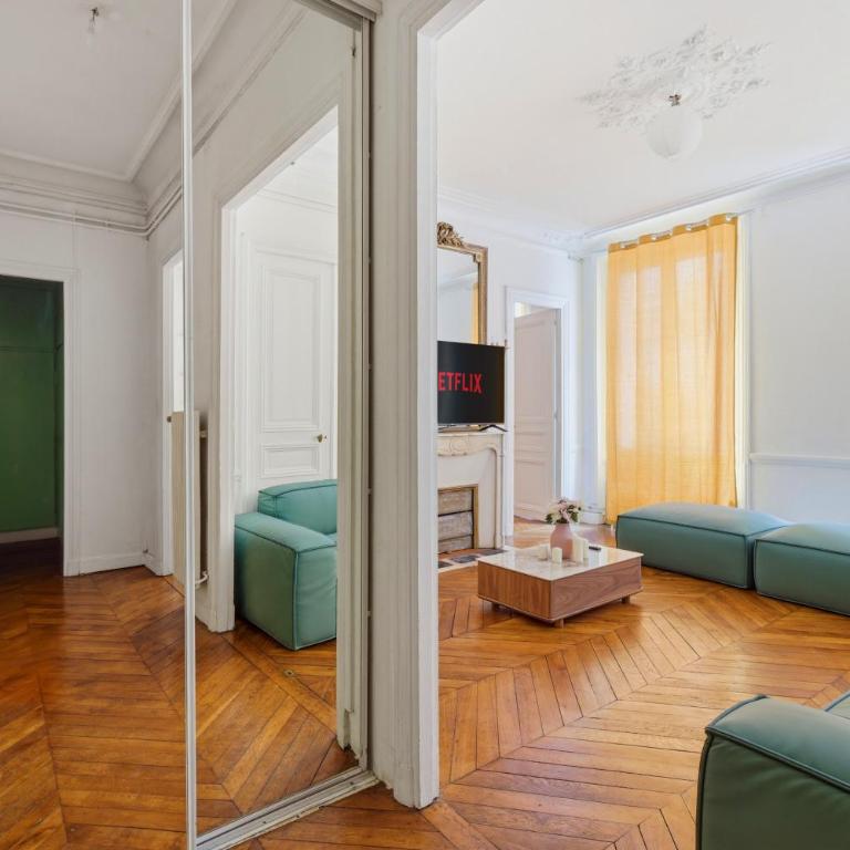 Modern Paris 2BR Apartment-Central Stay with Netflix - Two-Bedroom Apartment - 4