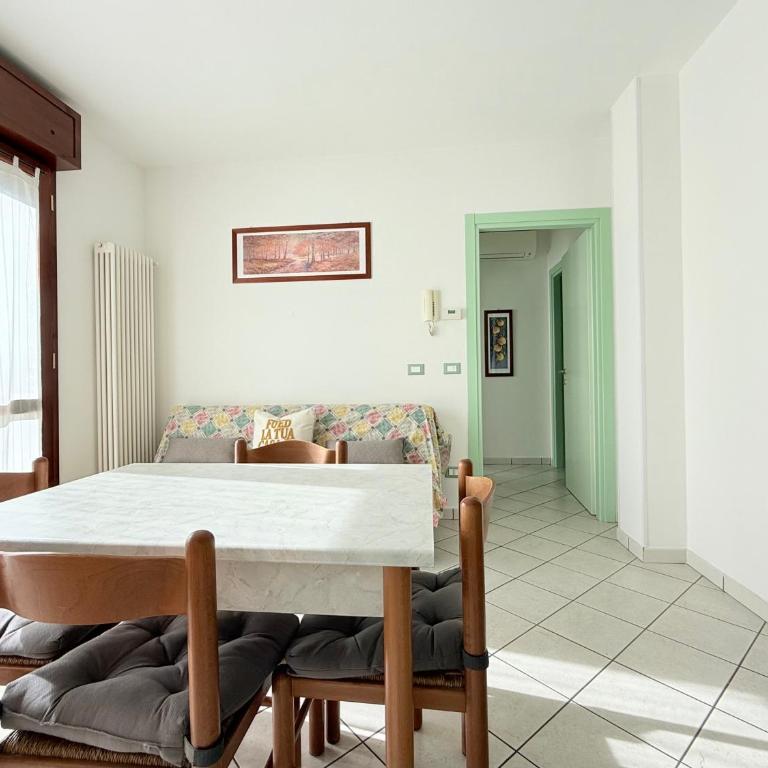RP06 - Cesenatico, luminoso bilocale con balcone e garage - One-Bedroom Apartment - 9