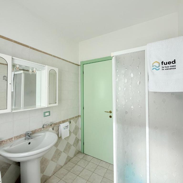 RP06 - Cesenatico, luminoso bilocale con balcone e garage - One-Bedroom Apartment - 14