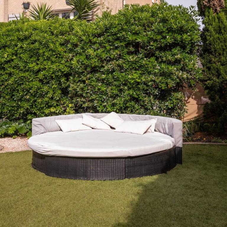Villa Évasion & Bien-Être Villa avec piscine jacuzzi & sauna - Maison de Vacances - 28