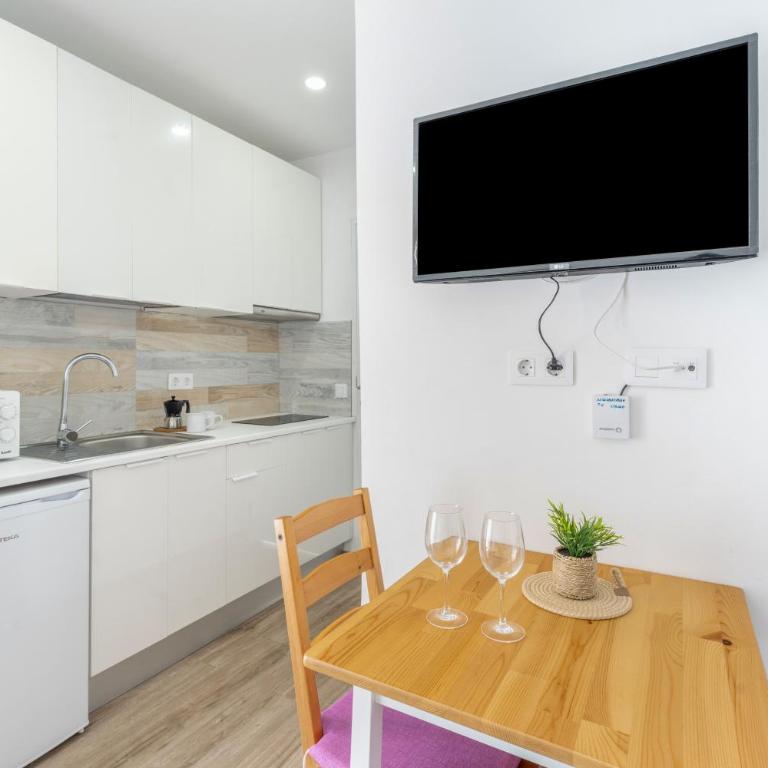 Céntrico Ático con Terraza Privada - Estudio con vistas a las montañas - 5