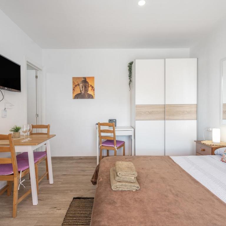 Céntrico Ático con Terraza Privada - Estudio con vistas a las montañas - 9