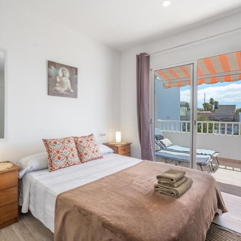 Céntrico Ático con Terraza Privada - Estudio con vistas a las montañas - 3