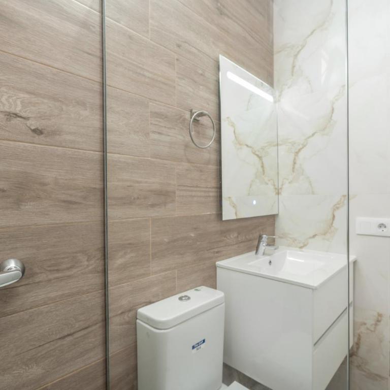 Céntrico Ático con Terraza Privada - Estudio con vistas a las montañas - 11