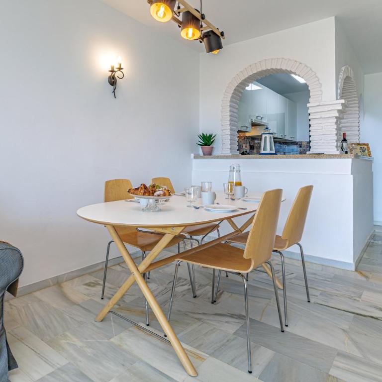 Renovated Apartment with Sea Views and Pool with Private Parking - Apartamento de 2 dormitorios - 8