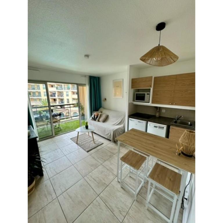Grand studio à 100m de la plage, piscine ouverte juillet Août - Appartement 1 Chambre - 3