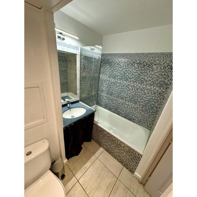 Grand studio à 100m de la plage, piscine ouverte juillet Août - Appartement 1 Chambre - 4