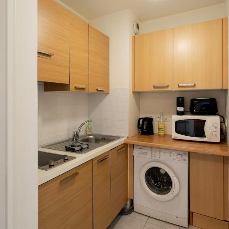Modern 2-Bedroom Sea View, Air Conditioning, Balcony - Appartement 1 Chambre - 6