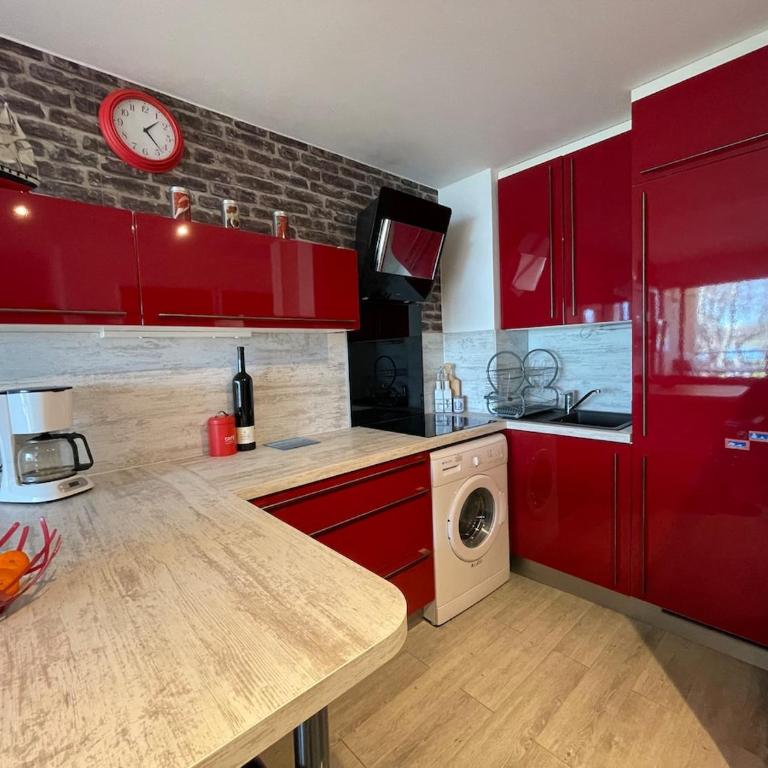 Red Pearl- Piscine, parking privé, Appartement pour 4 personnes tout équipé, plage de Richelieu à 200 mètres - One-Bedroom Apartment - 13