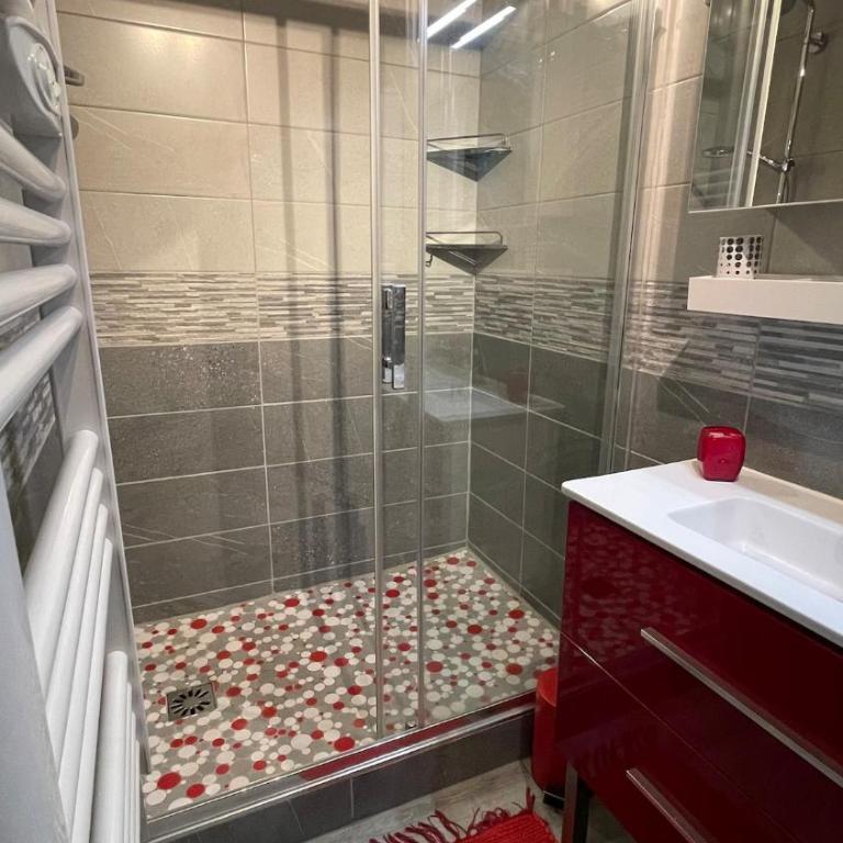 Red Pearl- Piscine, parking privé, Appartement pour 4 personnes tout équipé, plage de Richelieu à 200 mètres - One-Bedroom Apartment - 20