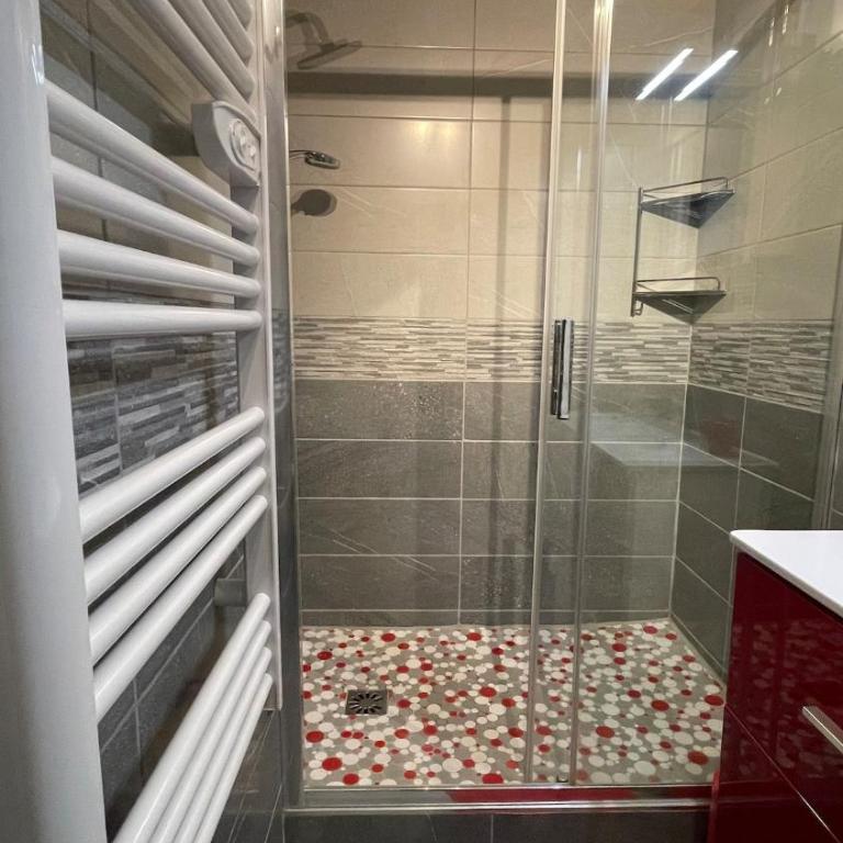 Red Pearl- Piscine, parking privé, Appartement pour 4 personnes tout équipé, plage de Richelieu à 200 mètres - One-Bedroom Apartment - 21