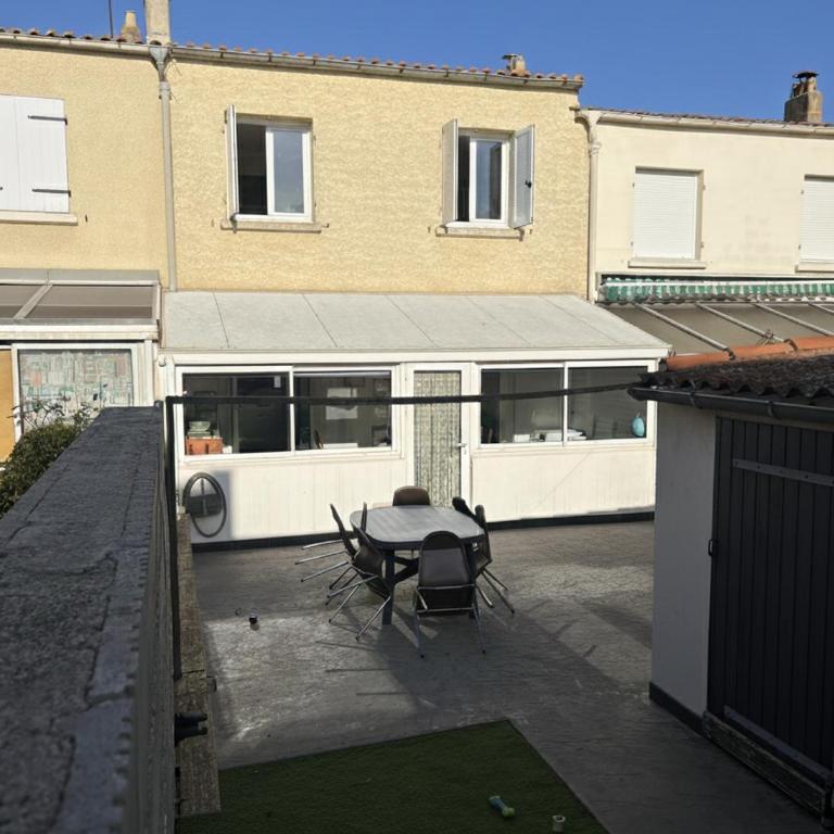 Havre de Paix Familial avec Véranda & Terrasse - Villa 3 Chambres - 5