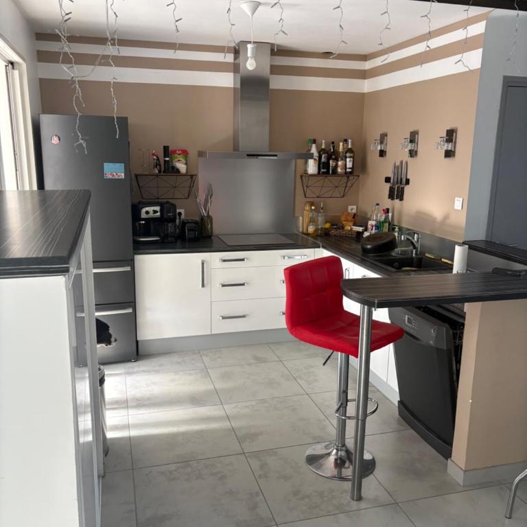 Havre de Paix Familial avec Véranda & Terrasse - Villa 3 Chambres - 10