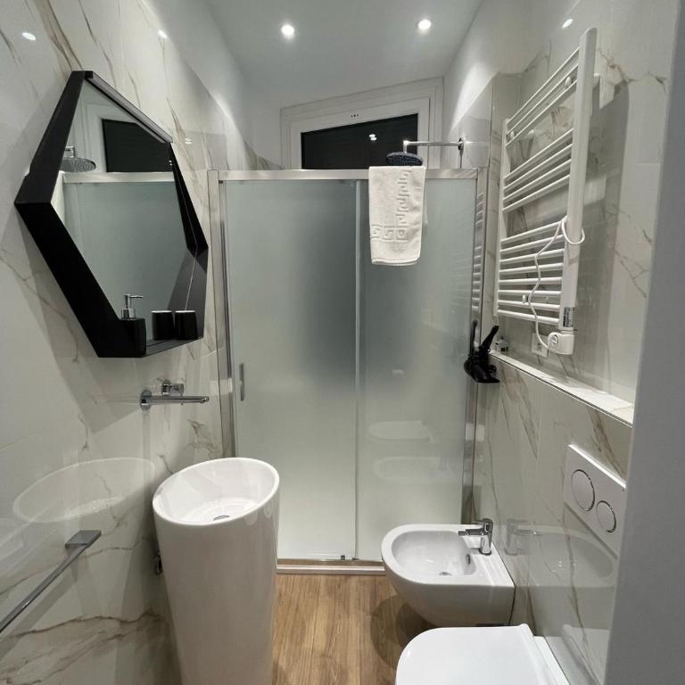 September's Suites - Studio with Spa Bath - 16
