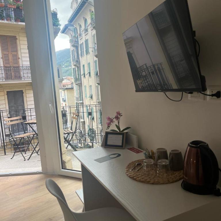 September's Suites - Studio with Spa Bath - 14