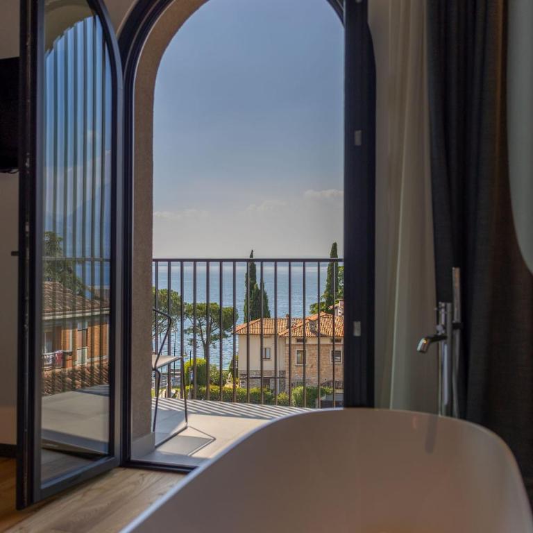 Hotel Al Caminetto – Adults Only, WorldHotels Crafted - King Suite with Terrance and Lake View - Non-Smoking - 2