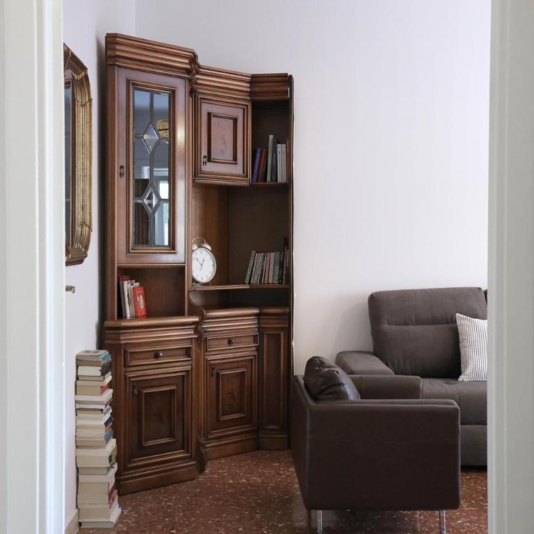 Bright Apartment with Balcony near Rome Centre & Metro - One-Bedroom Apartment - 8