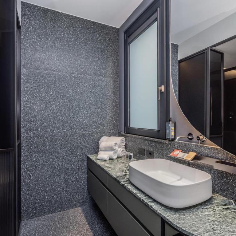 Hotel Al Caminetto – Adults Only, WorldHotels Crafted - King Suite with Terrance and Lake View - Non-Smoking - 13