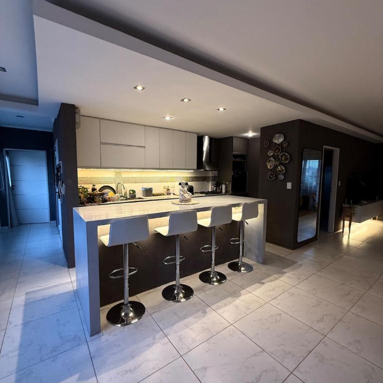 Amplio y Luminoso Departamento- Piso Entero - - Apartamento de 2 dormitorios - 1