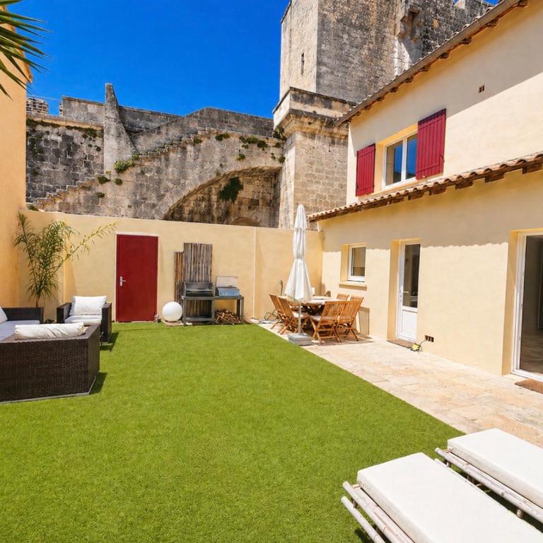 Villa jardin BBQ Piscine enfants Aigues Mortes Intra Muros - Villa 3 Chambres - 6