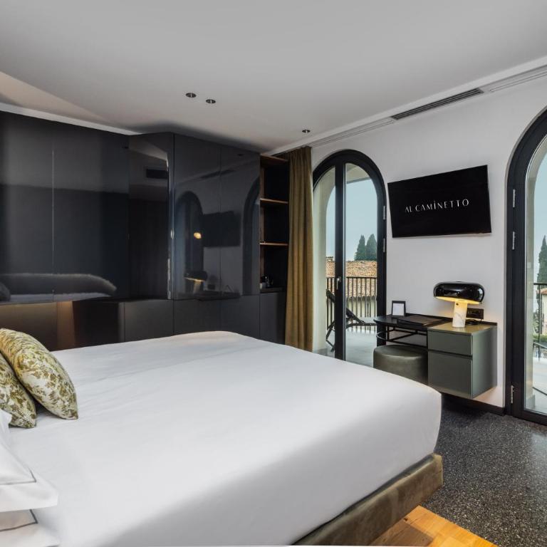Hotel Al Caminetto – Adults Only, WorldHotels Crafted - Junior King Suite with Terrace and Lake View - Non-Smoking - 7