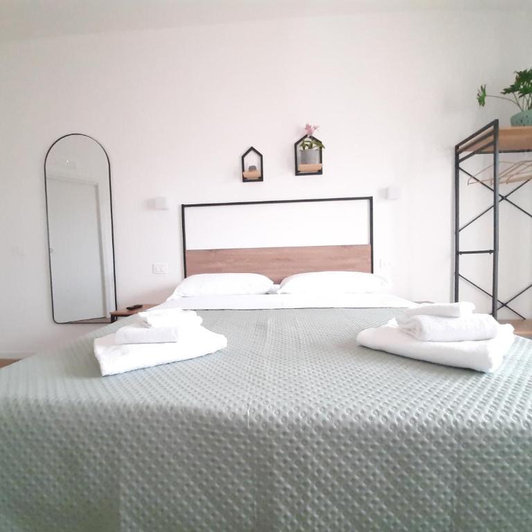 Urban View Bari - Rooms & Terrace - Triple Room - 1