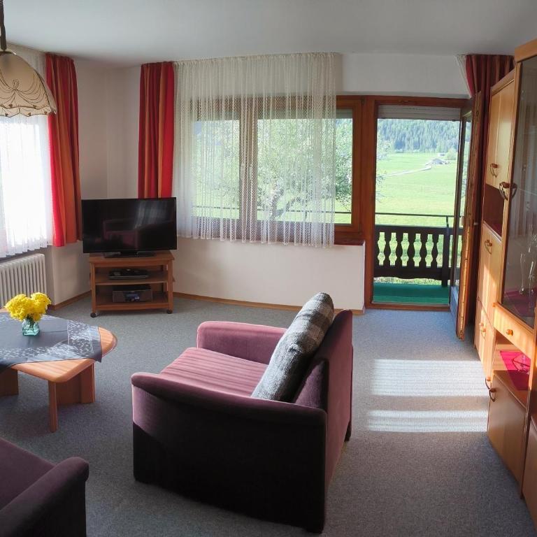 Ferienwohnung Weiß inkl. Chiemgaukarte - Apartment mit Balkon - 1