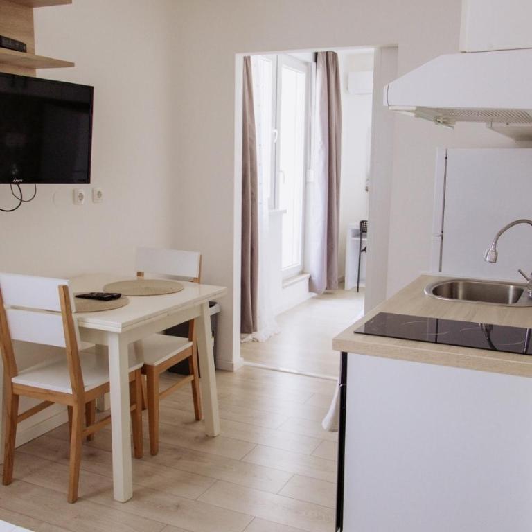 Sunny apartment a few minutes from Old Bridge! - One-Bedroom Apartment - 4