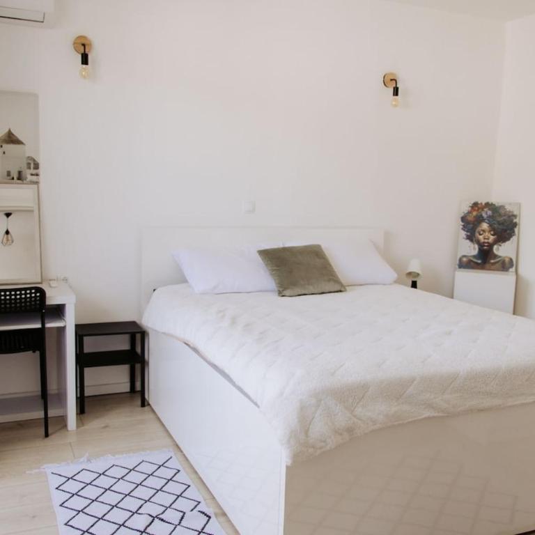Sunny apartment a few minutes from Old Bridge! - One-Bedroom Apartment - 9
