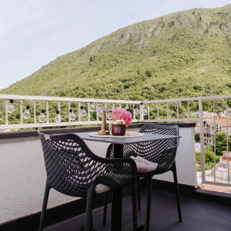 Sunny apartment a few minutes from Old Bridge! - One-Bedroom Apartment - 1
