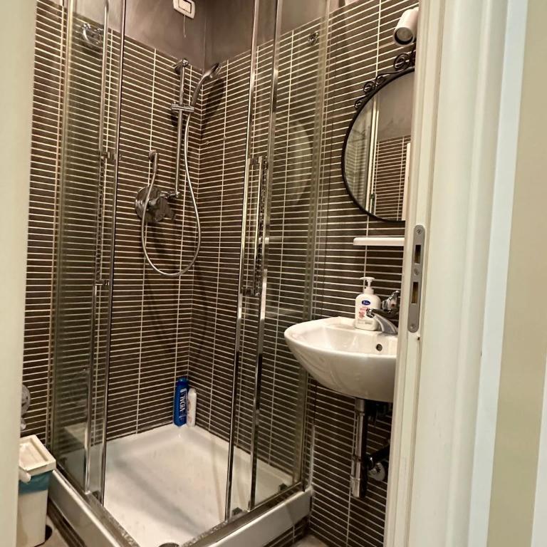 Rome Orange Inn - Camera Tripla con Bagno Privato - 1
