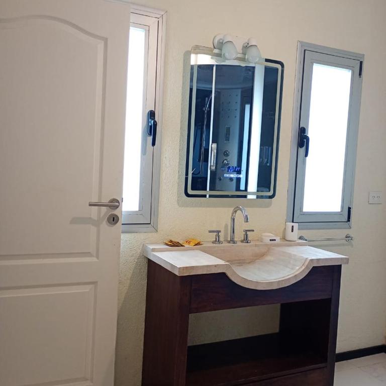 Casa con hydromasaje and Jacuzzi en Pacheco - Casa con 1 dormitorio - 24