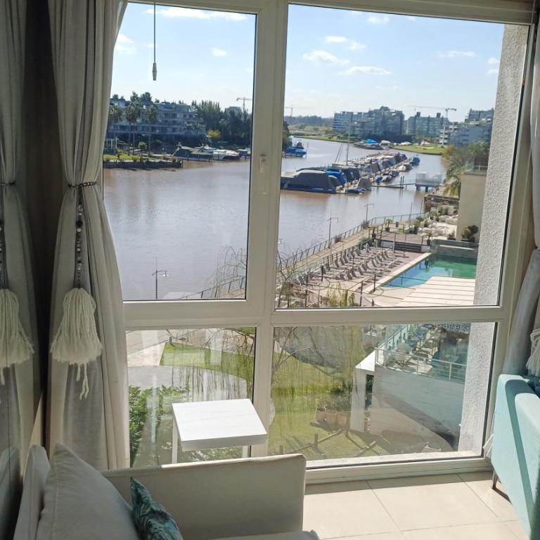 DEPARTAMENTO CONDOMINIO BAHIA GRANDE NORDELTA , TIGRE , CON BALCÓN Y VISTA A LA Bahia , piscina exterior opcional arancelada - Apartamento con vistas al mar - 11