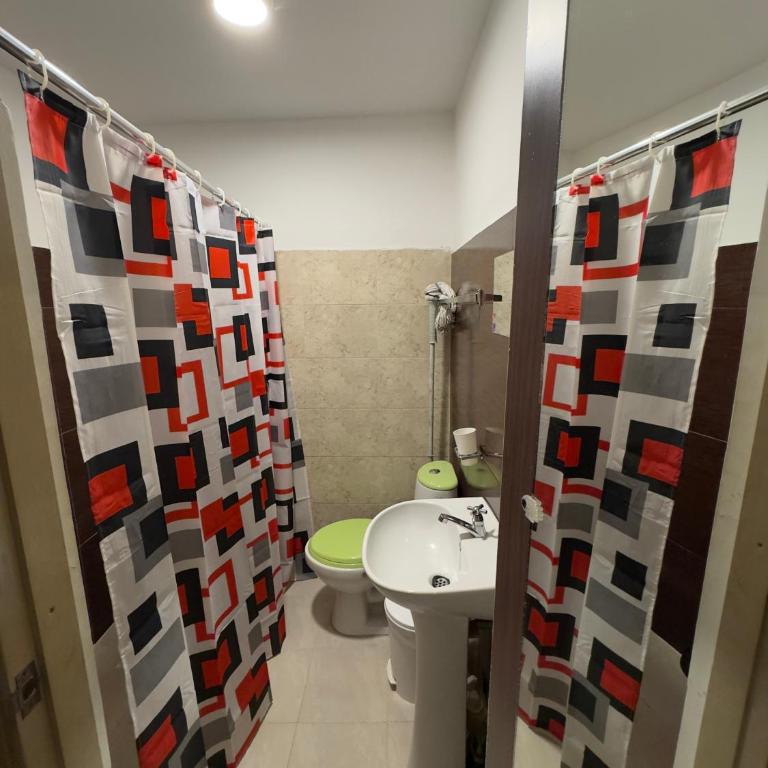 Habitaciónes Entradas Privadas independientes tipo APTO - Habitación Doble con baño - 2 camas - 13