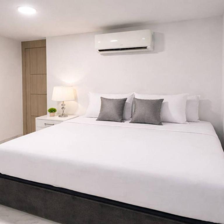 Big Family 3BR Pool Gym Near, Parking, AC, WIFI, El Dorado - Three-Bedroom Premium Apartment - 8