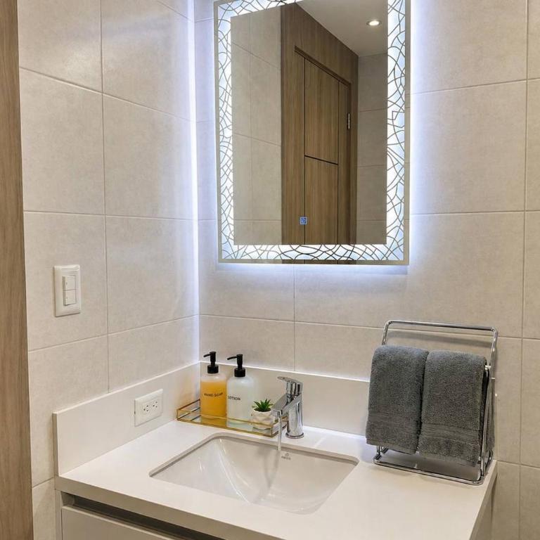 Big Family 3BR Pool Gym Near, Parking, AC, WIFI, El Dorado - Three-Bedroom Premium Apartment - 70