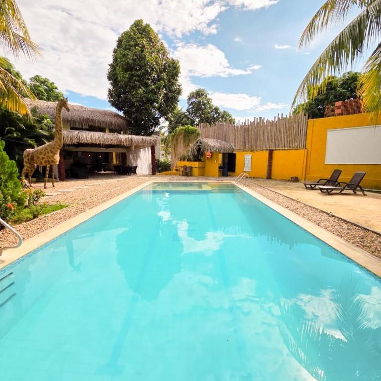 Chalet Tropical en melgar, piscina privada - Casa de 4 dormitorios - 9