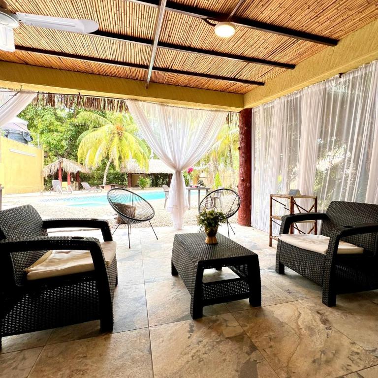 Chalet Tropical en melgar, piscina privada - Casa de 4 dormitorios - 24