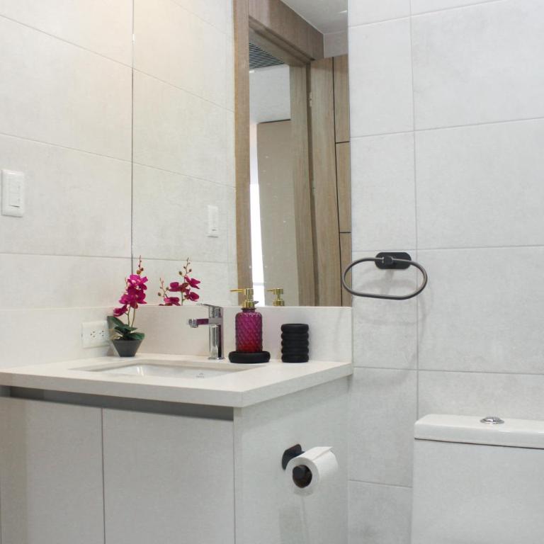 Big Family 3BR Pool Gym Near, Parking, AC, WIFI, El Dorado - Three-Bedroom Apartment with View - 7