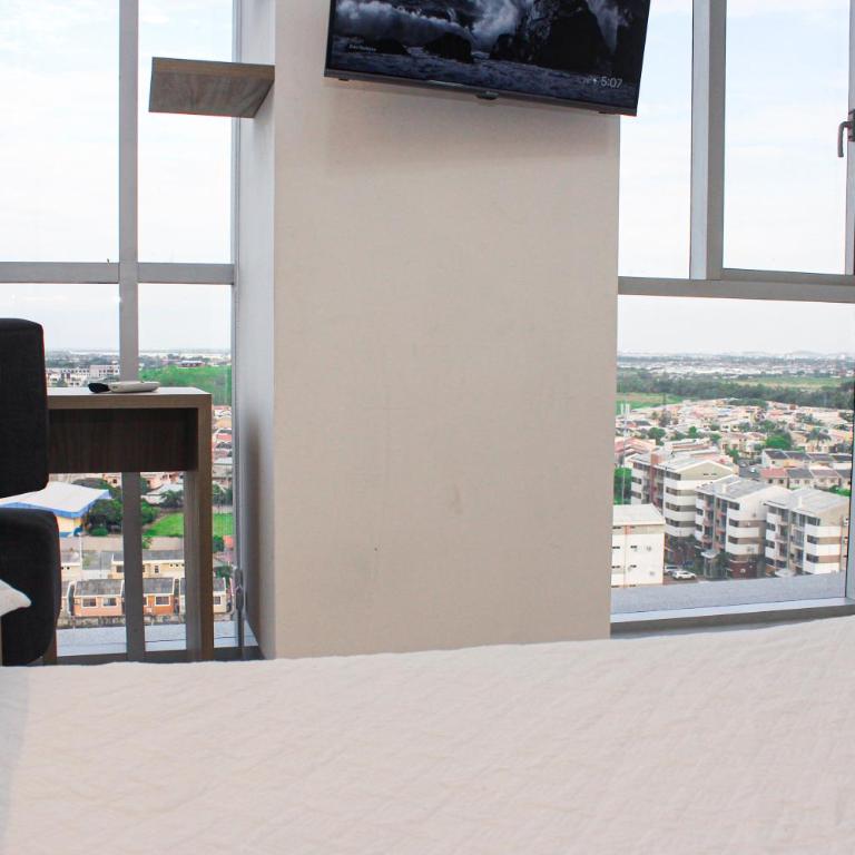 Big Family 3BR Pool Gym Near, Parking, AC, WIFI, El Dorado - Three-Bedroom Apartment with View - 12