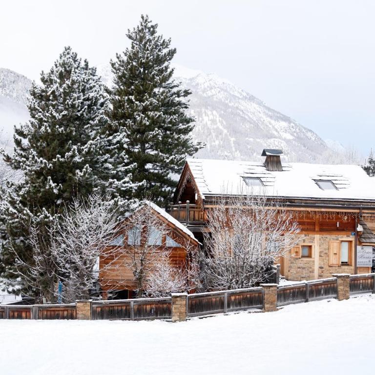 CHALET EVEREST Les CHALETS D'HINOUKA SERRE CHEVALIER-CHANTEMERLE 200 m des pistes - Chalet 3 Chambres - 23