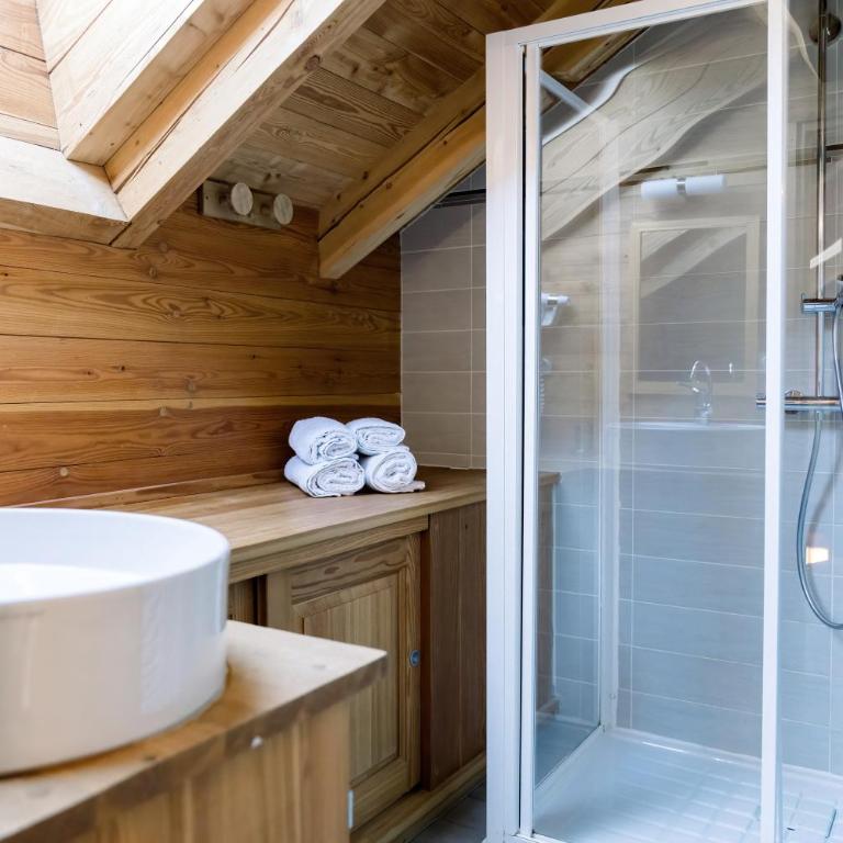 CHALET EVEREST Les CHALETS D'HINOUKA SERRE CHEVALIER-CHANTEMERLE 200 m des pistes - Chalet 3 Chambres - 17