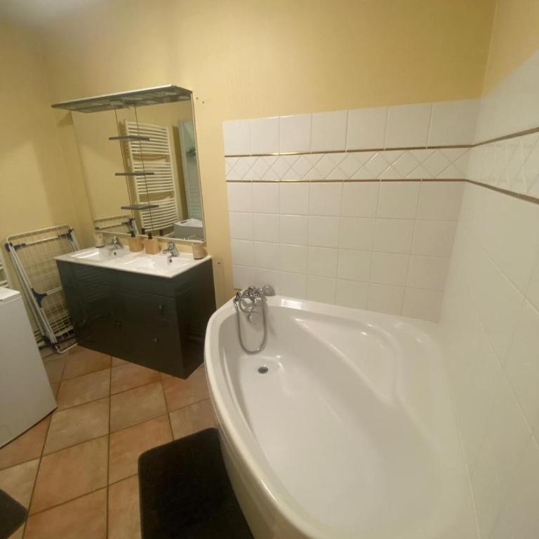 Le Central 75 - Hyper centre - Parking - Appartement 2 Chambres - 25